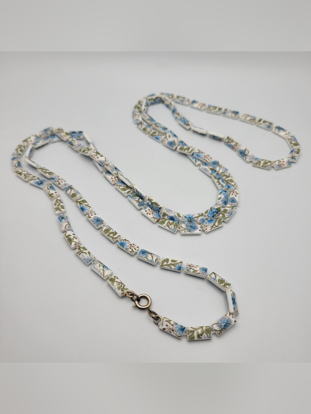 Vintage 60s/70s Plastic Tile Necklace Blue Floral Chinoiserie